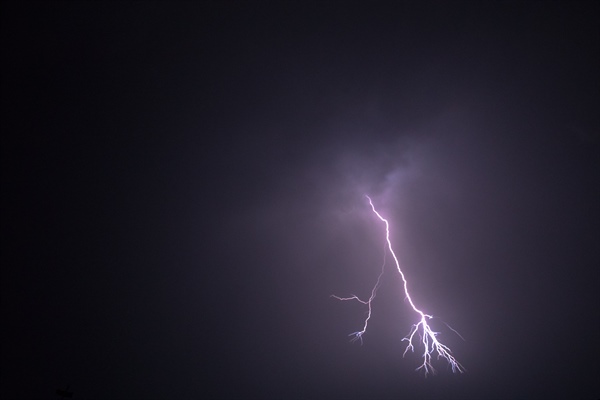 Lightning advisories protect crew and guests at YYC